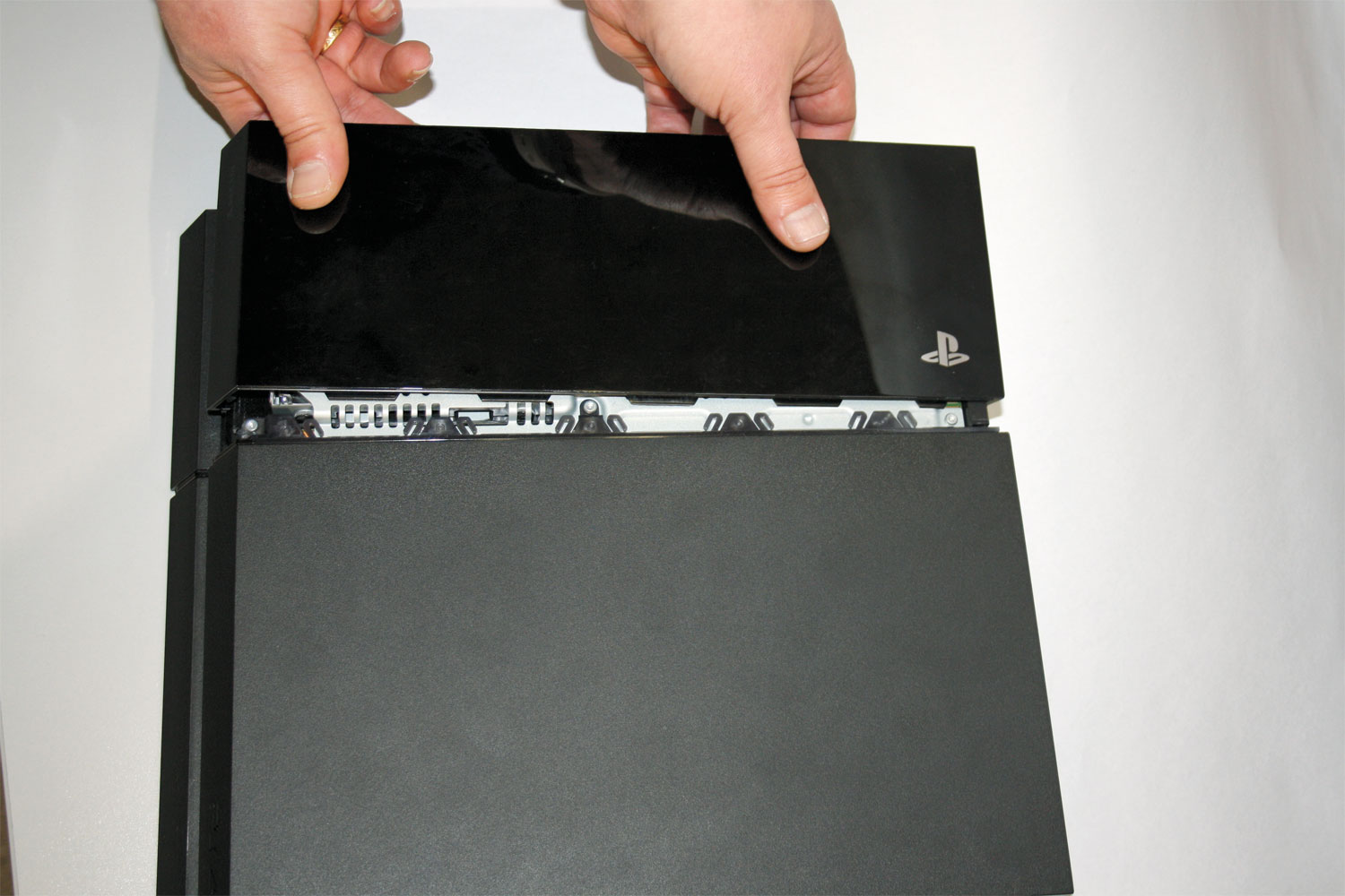Dormitorio torpe Podrido Cómo cambiar el disco duro de PS4 | Hobby Consolas