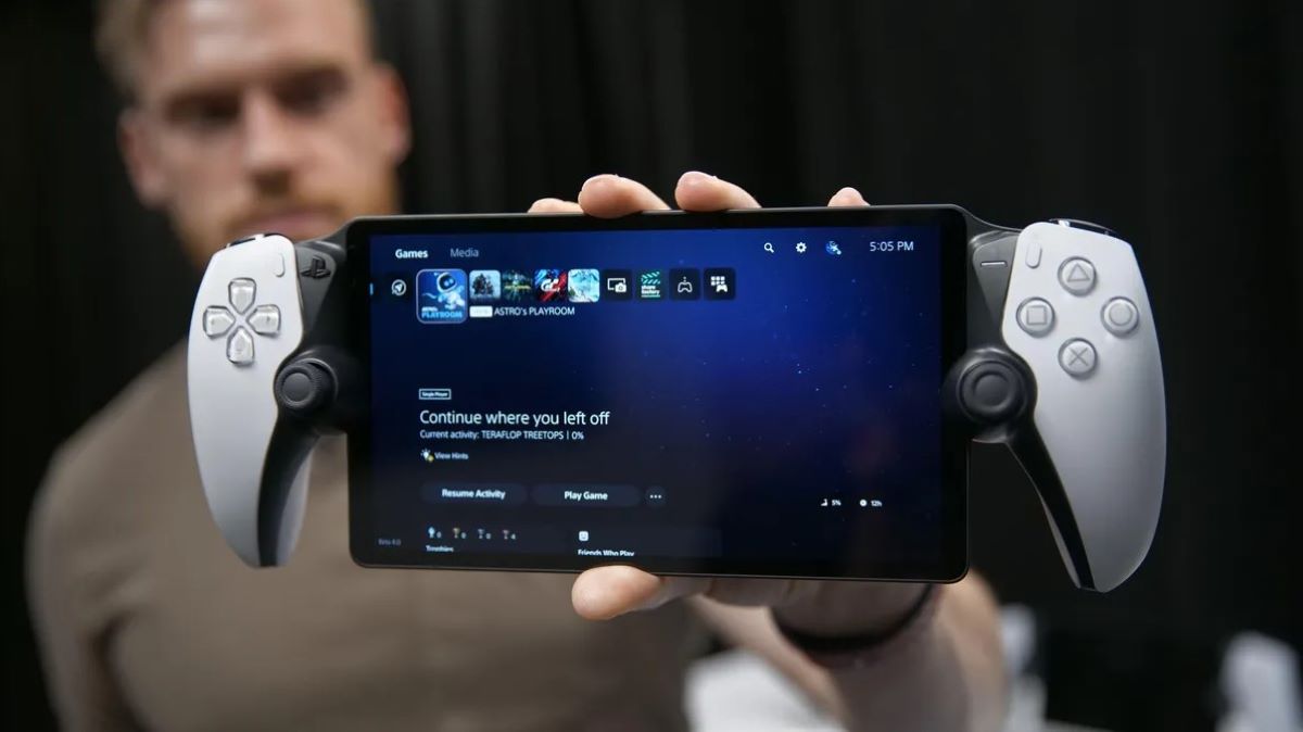 PlayStation Portal nueva para juego remoto de PS5 y auriculares